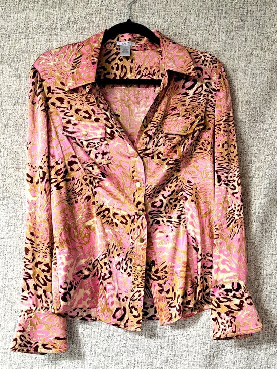 Cache Tops - PINK SILK ANIMAL PRINT CACHE LADIES LONG SLEEVE BLOUSE SNAP FRON SIZE LARGE